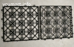 Пластиковое основание в виде плиток для крепления планок садового паркета
